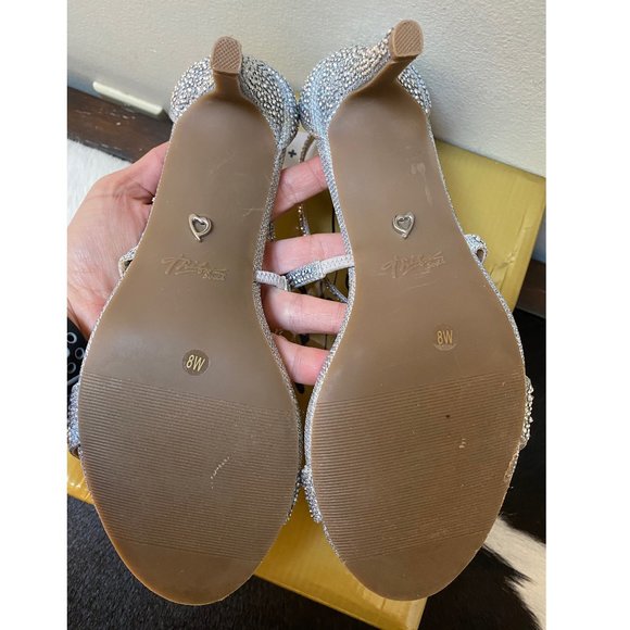 Thalia Sodi Womens DARRIA4F Fabric Open Toe T-Strap Sandals- PEWTER SIZE 8W - Picture 7 of 8